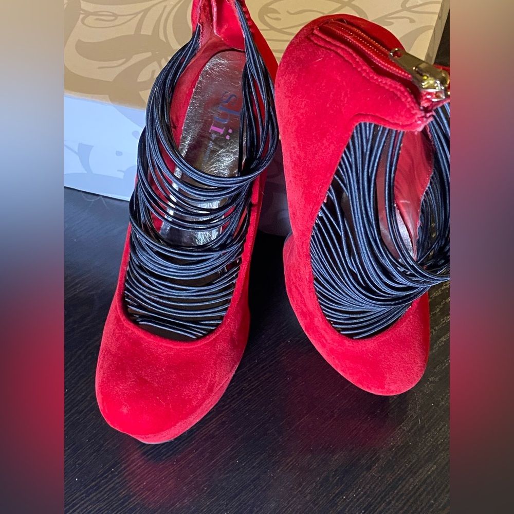 Shi by Journeys Outrage Red Heels – Size 7M – Excellent Condition